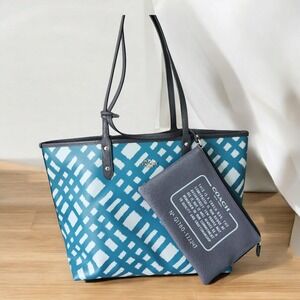 Coach F22247 Reversible City Tote Wild Plaid Navy Blue White Leather Pouch Set